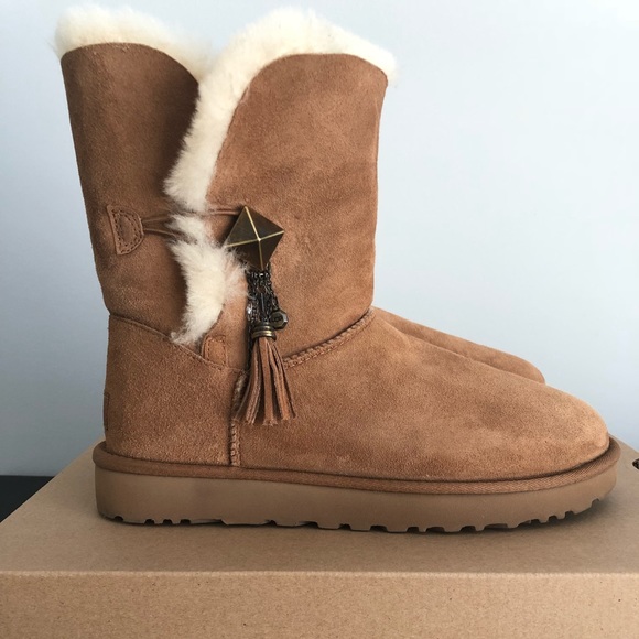ugg lilou bootie